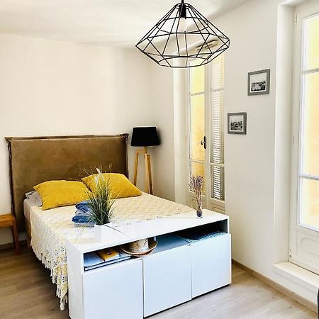 Grand Studio Au Pied Du Panier Apartment Marseille Bagian luar foto