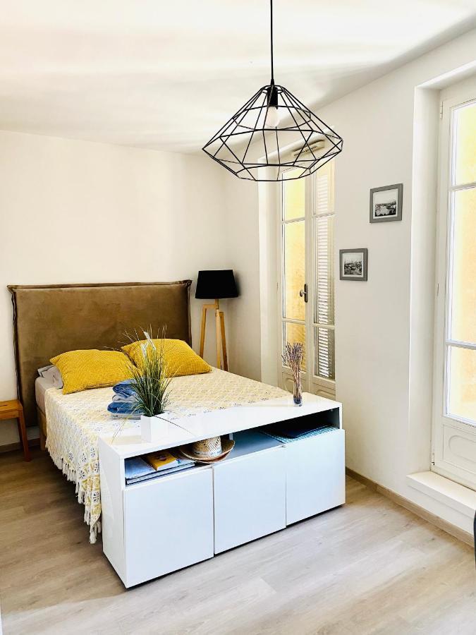 Grand Studio Au Pied Du Panier Apartment Marseille Bagian luar foto