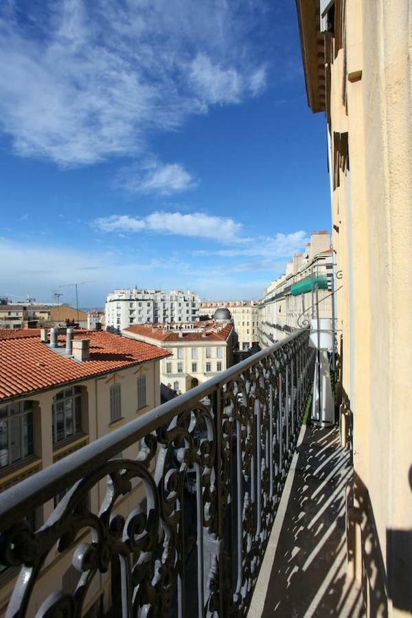 Grand Studio Au Pied Du Panier Apartment Marseille Bagian luar foto
