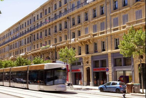 Grand Studio Au Pied Du Panier Apartment Marseille Bagian luar foto