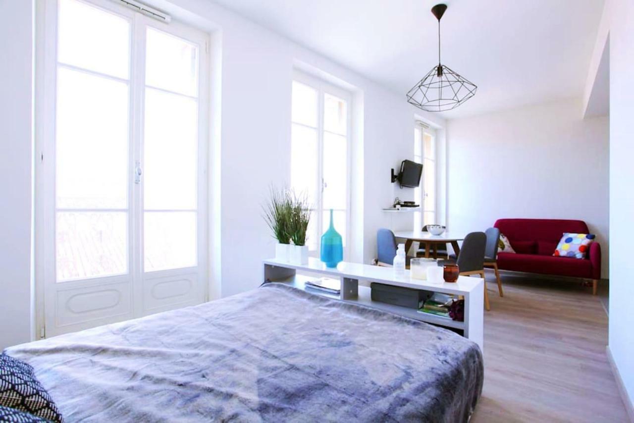 Grand Studio Au Pied Du Panier Apartment Marseille Bagian luar foto