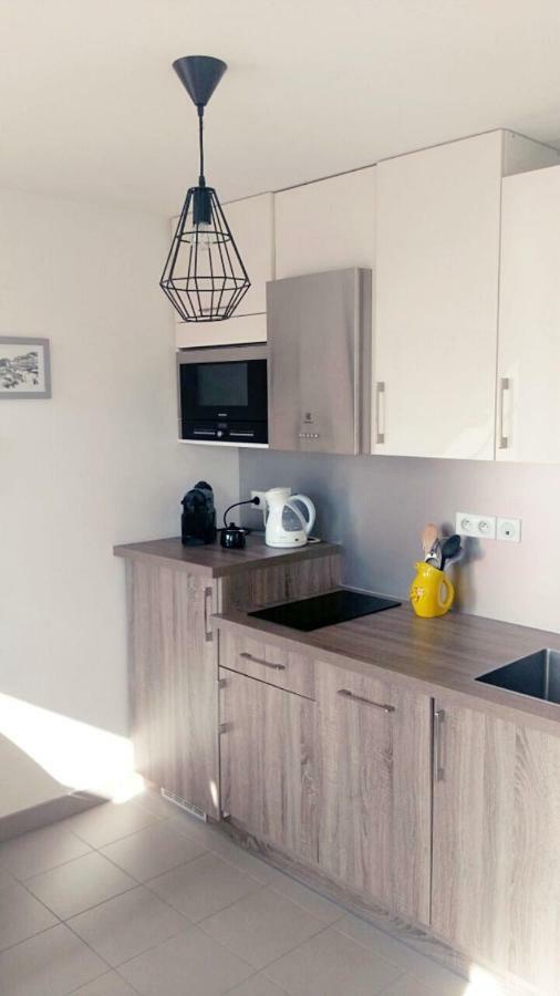 Grand Studio Au Pied Du Panier Apartment Marseille Bagian luar foto